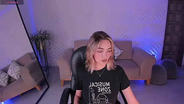 MelissaMoore  online show from November 11, 2:39 am