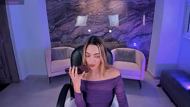 MelissaMoore  online show from February 3, 3:15 am