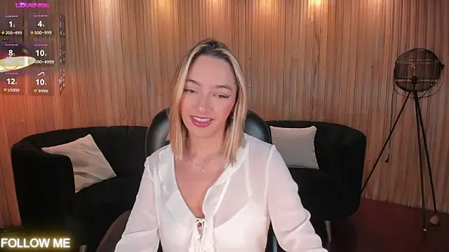 Snapshot of MelissaMoore_ chatting on June 25, 9:47 am MelissaMoore online show from June 25, 9:47 am