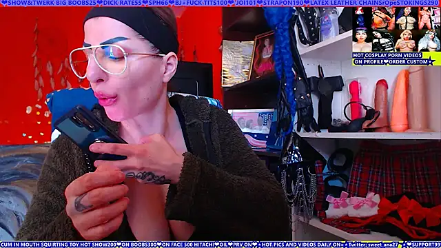 Snapshot of cuminmenowbbyx chatting on April 28, 1:37 pm cuminmenowbbyx online show from April 28, 1:37 pm