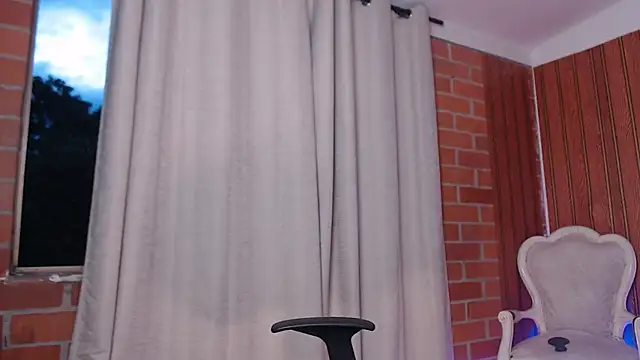 Snapshot of AGATHAA_WHITE chatting on February 9, 11:08 am AGATHAA WHITE online show from February 9, 11:08 am