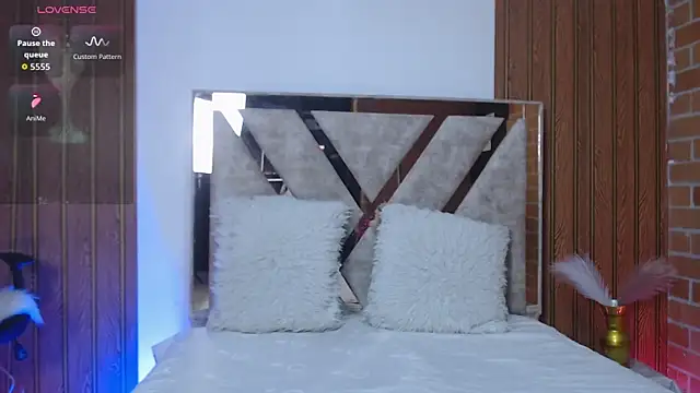 Snapshot of AGATHAA_WHITE chatting on December 23, 11:09 am AGATHAA WHITE online show from December 23, 11:09 am