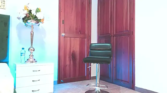 Snapshot of AGATHAA_WHITE chatting on November 10, 11:59 am AGATHAA WHITE online show from November 10, 11:59 am