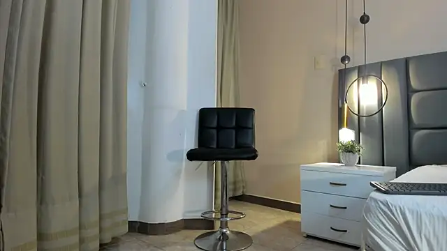 Snapshot of AGATHAA_WHITE chatting on November 4, 11:47 am AGATHAA WHITE online show from November 4, 11:47 am