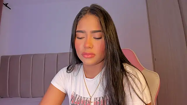 Snapshot of isa_bunny chatting on October 25, 2:22 am isa bunny online show from October 25, 2:22 am