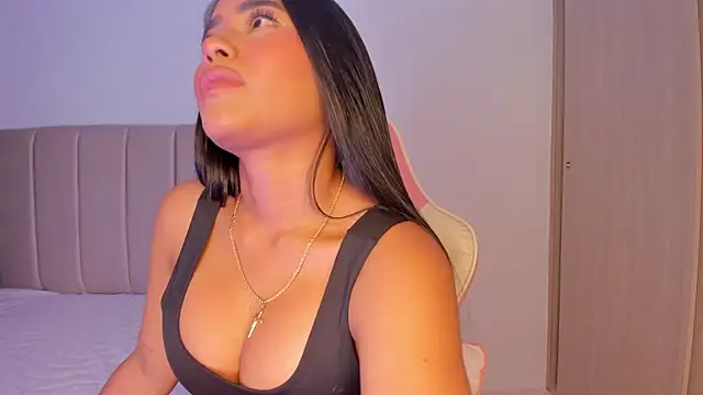 Snapshot of isa_bunny chatting on January 8, 4:29 am isa bunny online show from January 8, 4:29 am