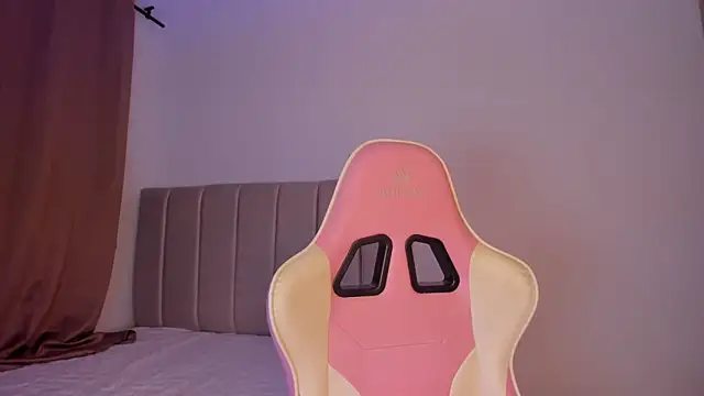 Snapshot of isa_bunny chatting on December 16, 6:06 am isa bunny online show from December 16, 6:06 am