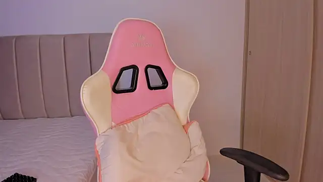 Snapshot of isa_bunny chatting on November 6, 2:48 am isa bunny online show from November 6, 2:48 am