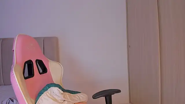 Snapshot of isa_bunny chatting on November 1, 3:02 am isa bunny online show from November 1, 3:02 am