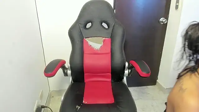 Snapshot of skinny_Yizz chatting on September 15, 9:26 pm skinny Yizz online show from September 15, 9:26 pm