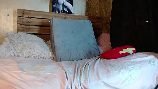 Snapshot of skinny_Yizz chatting on January 29, 12:43 am skinny Yizz online show from January 29, 12:43 am