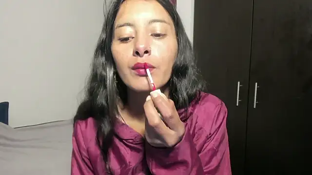 Snapshot of skinny_Yizz chatting on October 8, 2:24 am skinny Yizz online show from October 8, 2:24 am