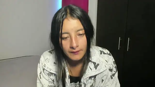 Snapshot of skinny_Yizz chatting on October 17, 10:00 pm skinny Yizz online show from October 17, 10:00 pm