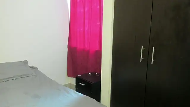 Snapshot of skinny_Yizz chatting on September 22, 8:04 pm skinny Yizz online show from September 22, 8:04 pm