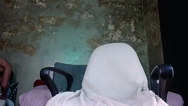 Snapshot of skinny_Yizz chatting on January 22, 11:43 pm skinny Yizz online show from January 22, 11:43 pm