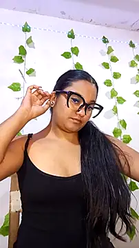 Snapshot of shayna_all chatting on December 17, 1:32 am shayna all online show from December 17, 1:32 am