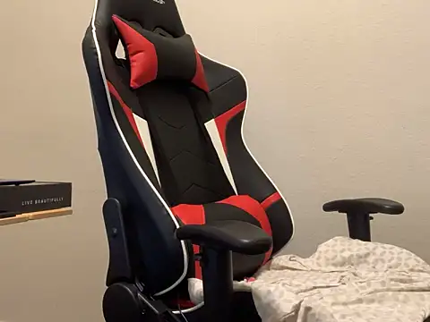 Youreherewithme online show from February 14, 11:53 pm