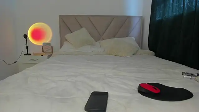 Dephne   online show from September 29, 8:03 pm