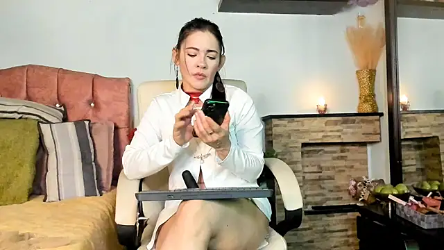 Snapshot of Carla_expit chatting on November 5, 11:30 pm Carla expit online show from November 5, 11:30 pm