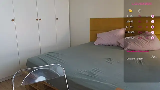 Snapshot of AliceKingsleigh chatting on November 30, 6:25 am AliceKingsleigh online show from November 30, 6:25 am