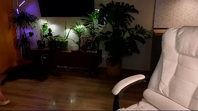AliceKingsleigh online show from December 12, 11:17 am