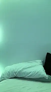 Patriciamoura69 online show from December 2, 11:06 pm