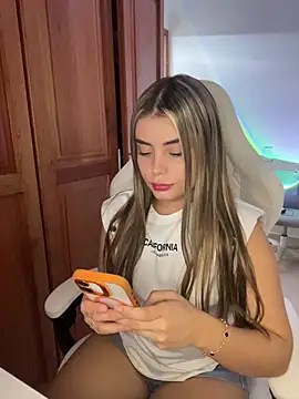 Snapshot of Miss_valeriaa chatting on June 20, 9:31 pm Miss valeriaa online show from June 20, 9:31 pm