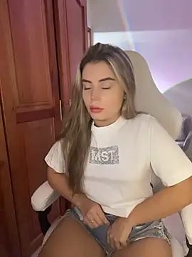 Snapshot of Miss_valeriaa chatting on July 5, 8:26 pm Miss valeriaa online show from July 5, 8:26 pm