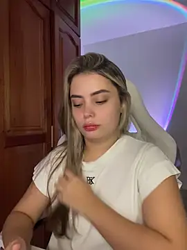 Snapshot of Miss_valeriaa chatting on June 23, 3:32 pm Miss valeriaa online show from June 23, 3:32 pm