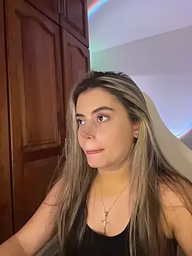 Snapshot of Miss_valeriaa chatting on July 1, 8:42 pm Miss valeriaa online show from July 1, 8:42 pm