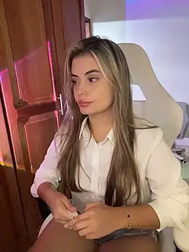 Snapshot of Miss_valeriaa chatting on June 4, 8:24 pm Miss valeriaa online show from June 4, 8:24 pm