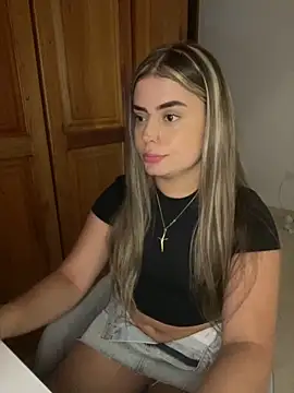 Snapshot of Miss_valeriaa chatting on November 26, 10:43 pm Miss valeriaa online show from November 26, 10:43 pm