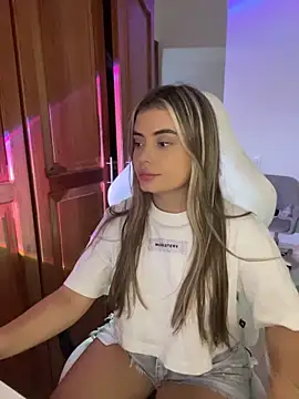 Snapshot of Miss_valeriaa chatting on June 17, 10:52 pm Miss valeriaa online show from June 17, 10:52 pm