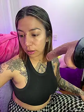 Snapshot of _antonella_dreamss chatting on September 16, 9:32 am antonella dreamss online show from September 16, 9:32 am