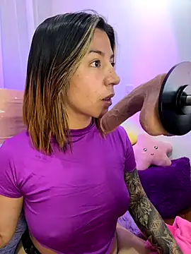 Snapshot of _antonella_dreamss chatting on October 11, 3:18 am antonella dreamss online show from October 11, 3:18 am