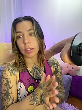 Snapshot of _antonella_dreamss chatting on November 5, 5:21 am antonella dreamss online show from November 5, 5:21 am