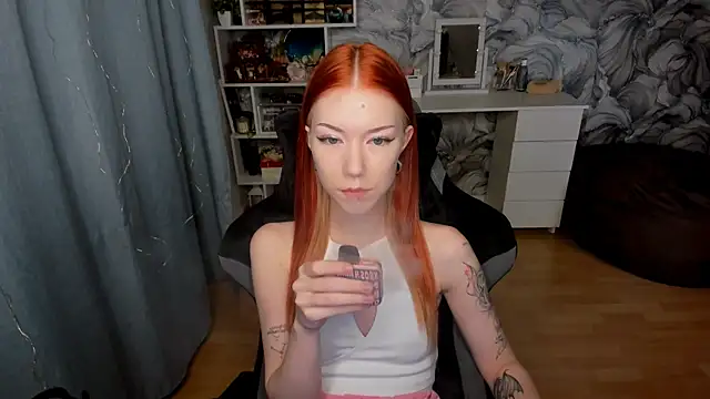 litl Mia online show from September 15, 2:17 pm