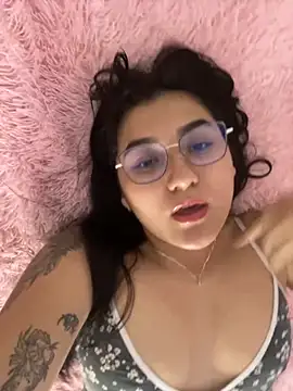 Snapshot of yessi_rose chatting on October 11, 2:56 am yessi rose online show from October 11, 2:56 am