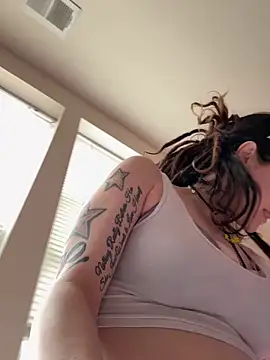 BlaizeyBBy online show from April 2, 8:48 pm