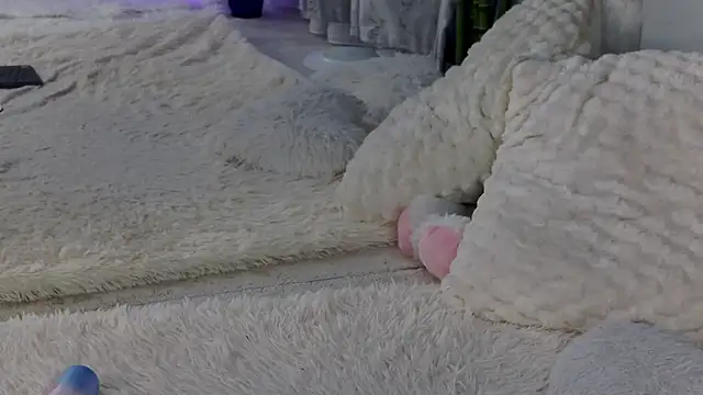 Snapshot of IsabelleEthan chatting on July 13, 1:49 am IsabelleEthan online show from July 13, 1:49 am