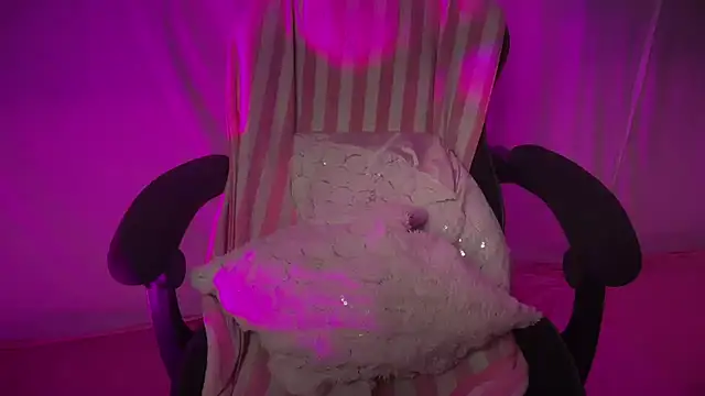 Snapshot of Queen_Angelena chatting on November 2, 5:07 pm Queen Angelena online show from November 2, 5:07 pm