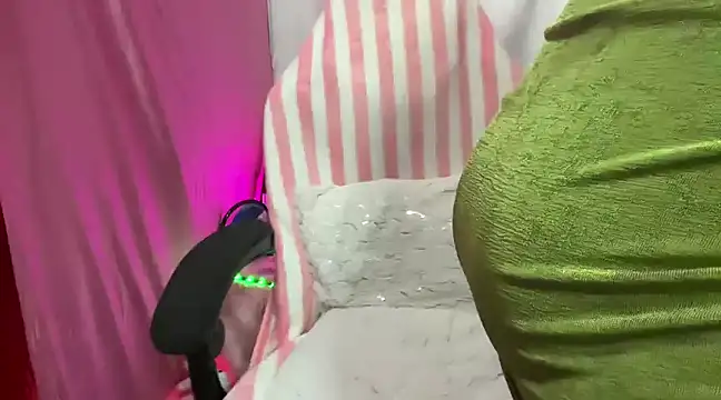 Snapshot of Queen_Angelena chatting on February 22, 8:31 pm Queen Angelena online show from February 22, 8:31 pm