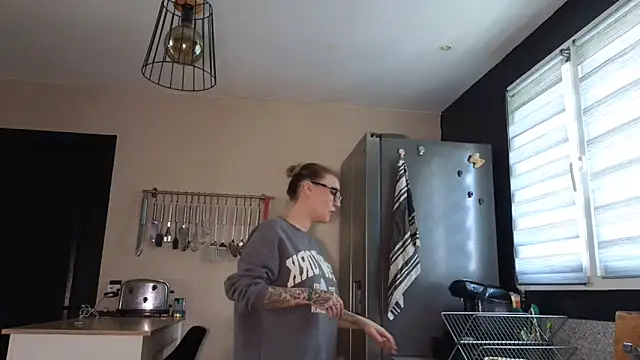 Sacha-xx online show from February 17, 8:22 am