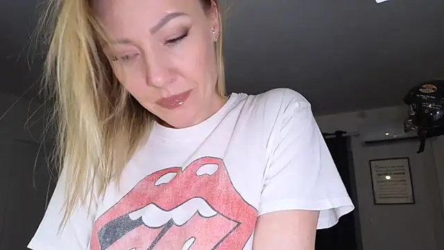 Sacha-xx online show from January 14, 4:21 pm