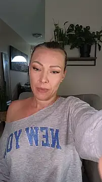 Sacha-xx online show from April 28, 9:35 am