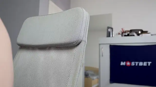 foxeslovefoxes online show from December 29, 12:12 pm