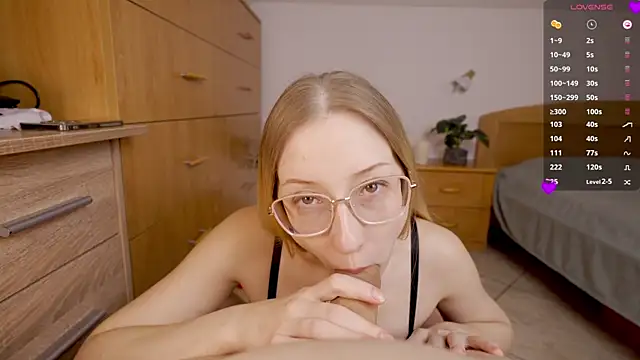 foxeslovefoxes online show from April 5, 10:55 am