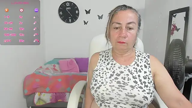 Snapshot of stepmother_105 chatting on May 7, 7:39 pm stepmother 105 online show from May 7, 7:39 pm