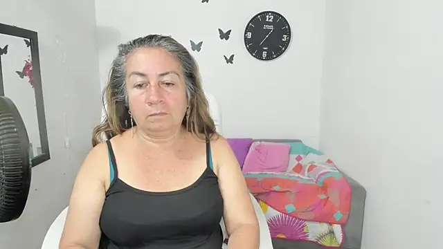 Snapshot of stepmother_105 chatting on May 8, 6:12 pm stepmother 105 online show from May 8, 6:12 pm