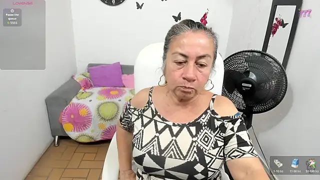 Snapshot of stepmother_105 chatting on June 17, 5:45 pm stepmother 105 online show from June 17, 5:45 pm